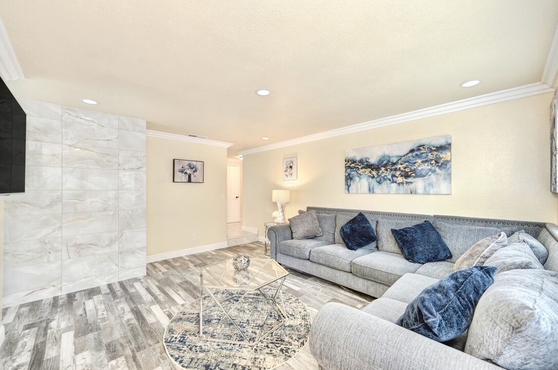 Photo of Livingroom in Southwestern Sacramento