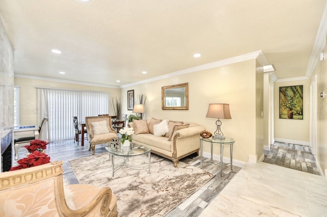 Photo of Livingroom in Southwestern Sacramento