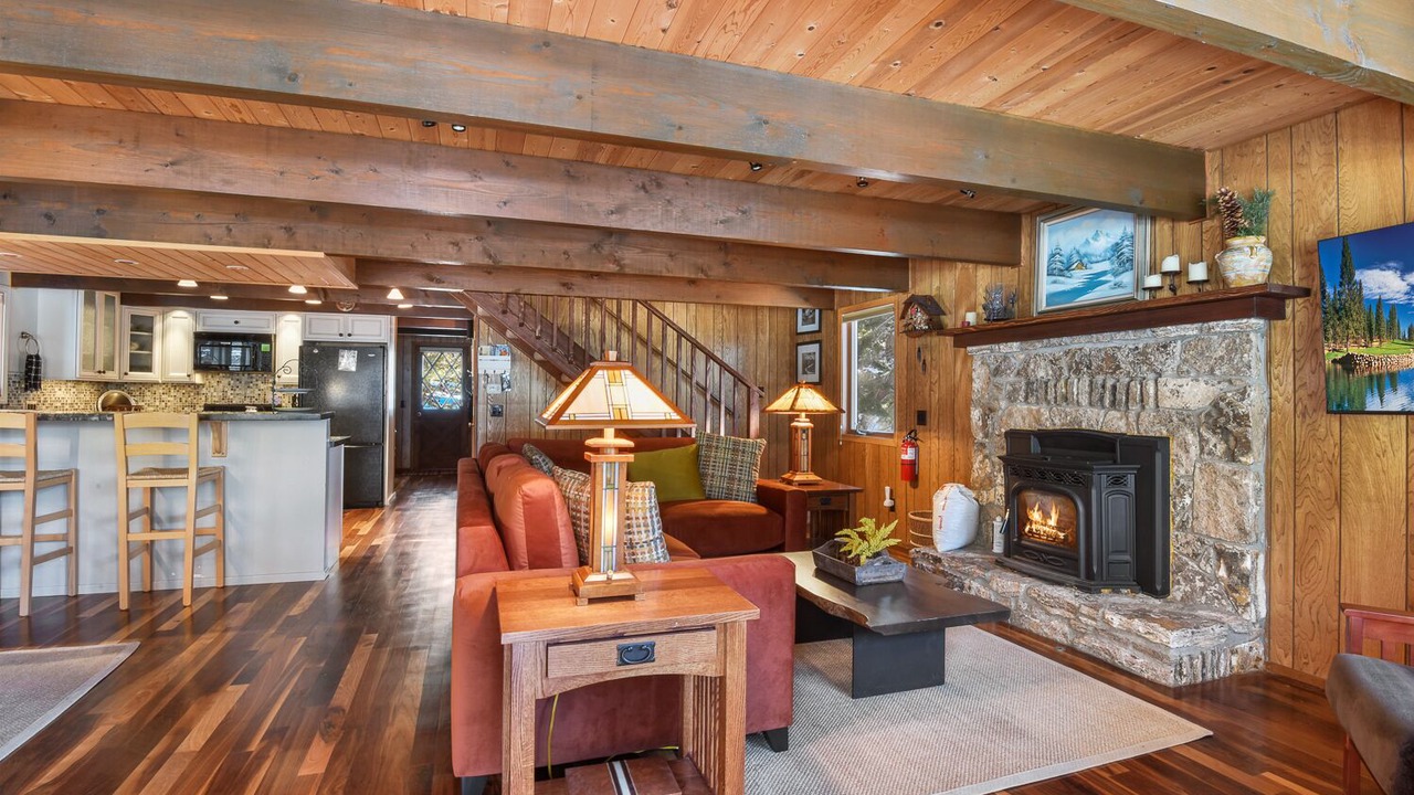 Photo of Livingroom in Carnelian Woods