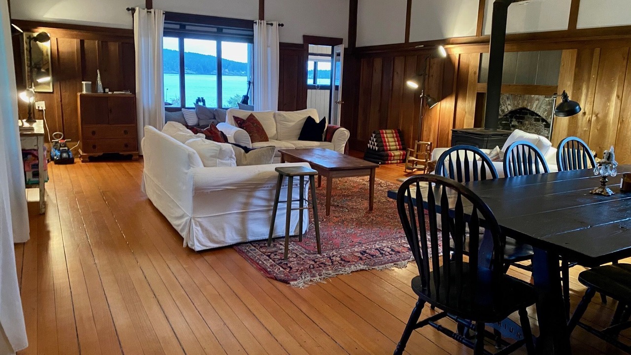 Photo of Bedroom in Mayne Island