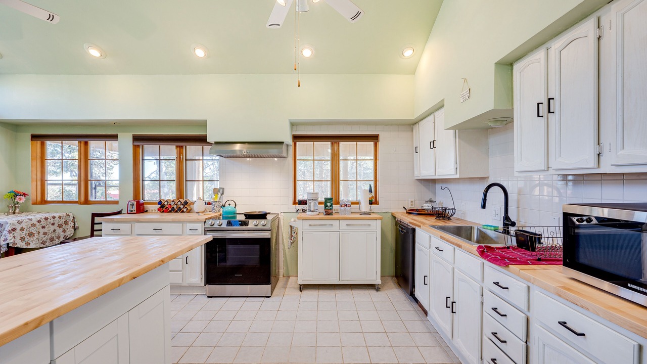 Photo of Kitchen in Coal Creek Canyon