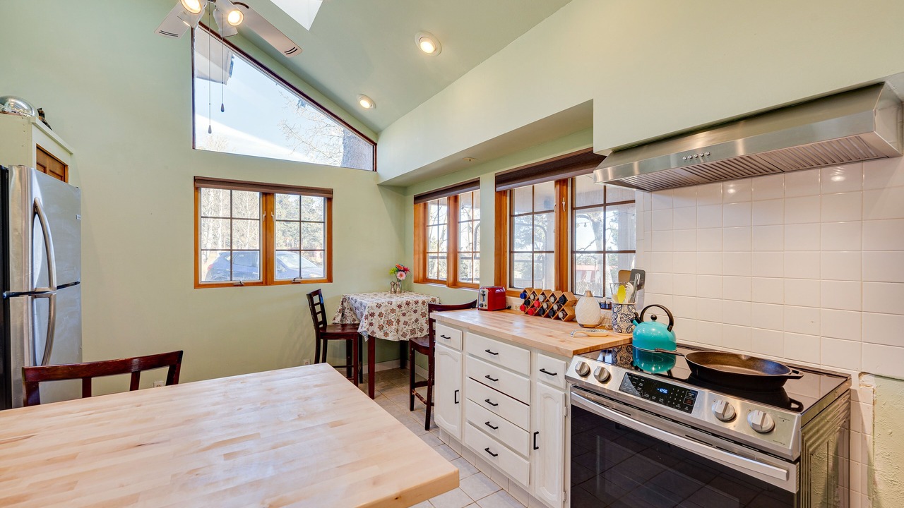 Photo of Kitchen in Coal Creek Canyon
