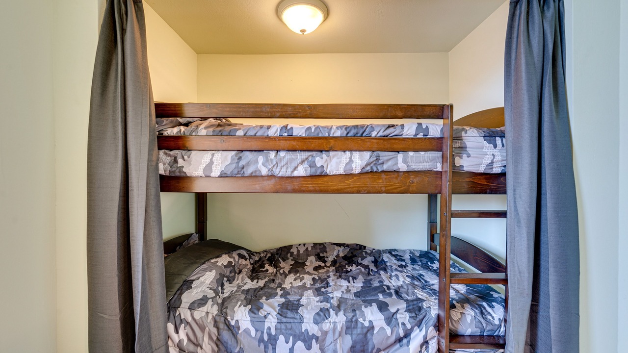 Photo of Bedroom in Coal Creek Canyon