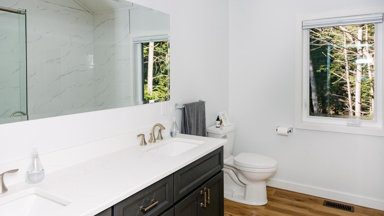 Photo of Bathroom in Dysart et al