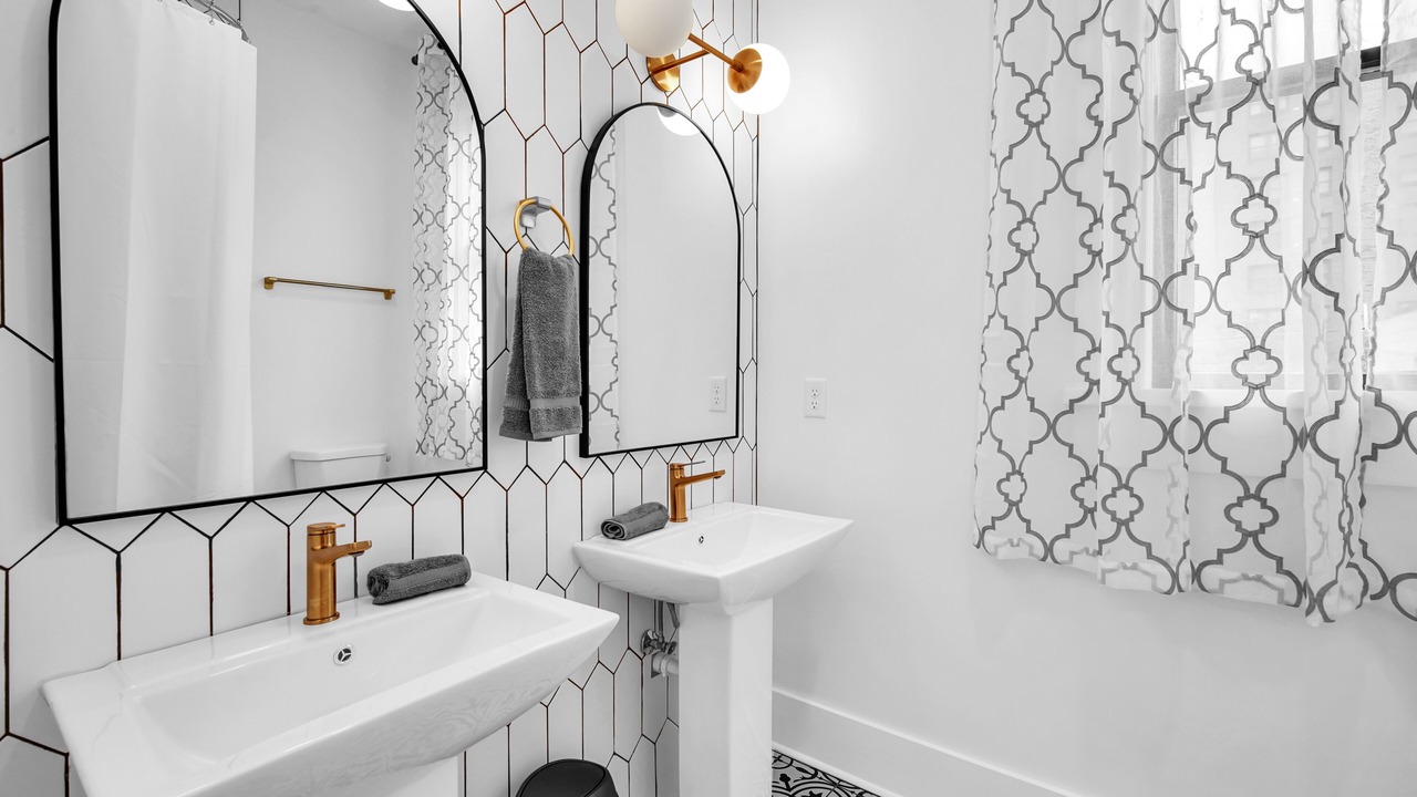 Photo of Bathroom in Metropolitan