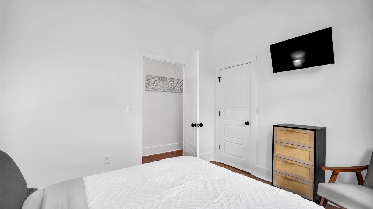 Photo of Bedroom in Metropolitan