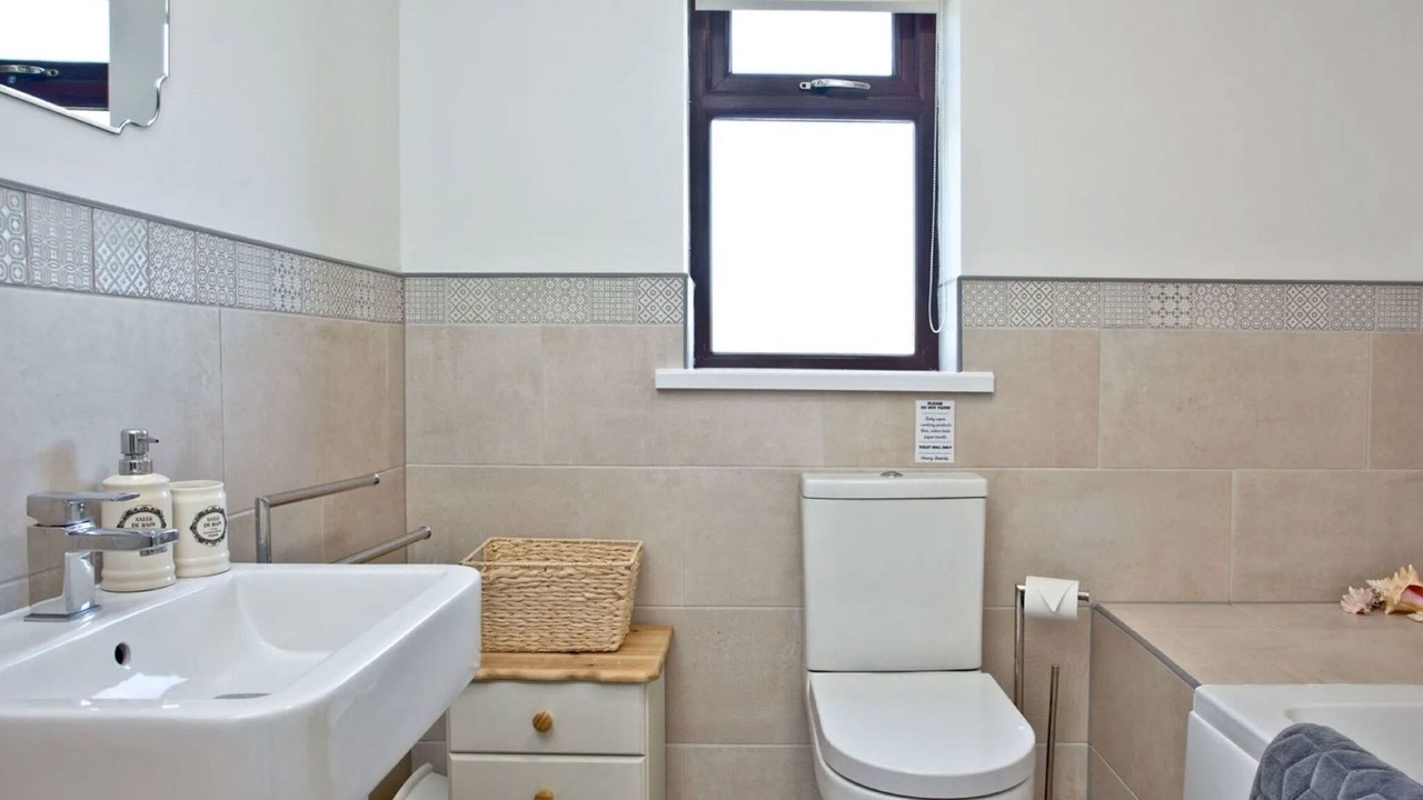 Photo of Bathroom in Helford Passage