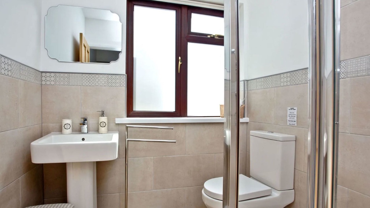 Photo of Bathroom in Helford Passage