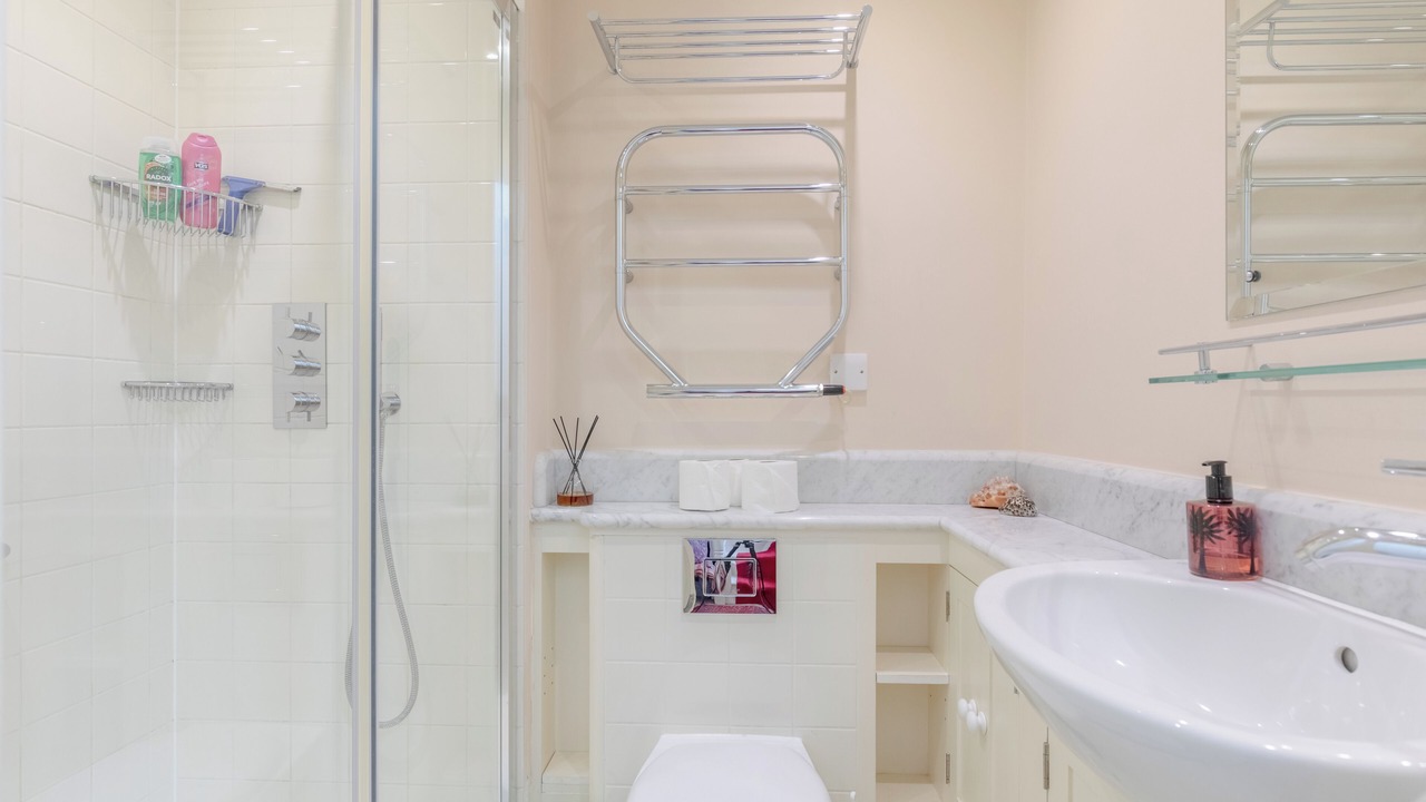 Photo of Bathroom in Ravenscourt Park