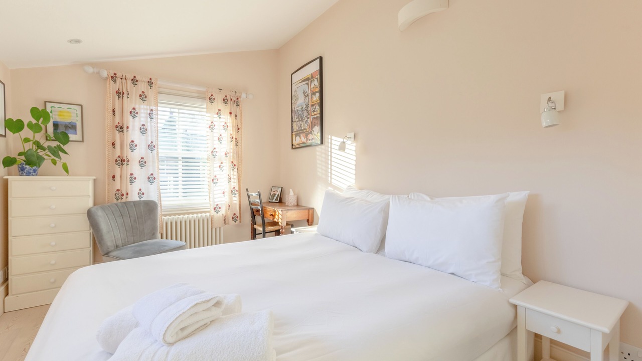 Photo of Bedroom in Ravenscourt Park