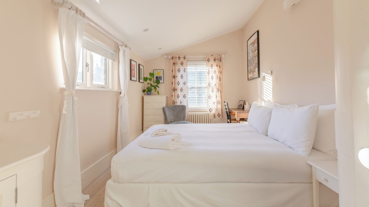 Photo of Bedroom in Ravenscourt Park