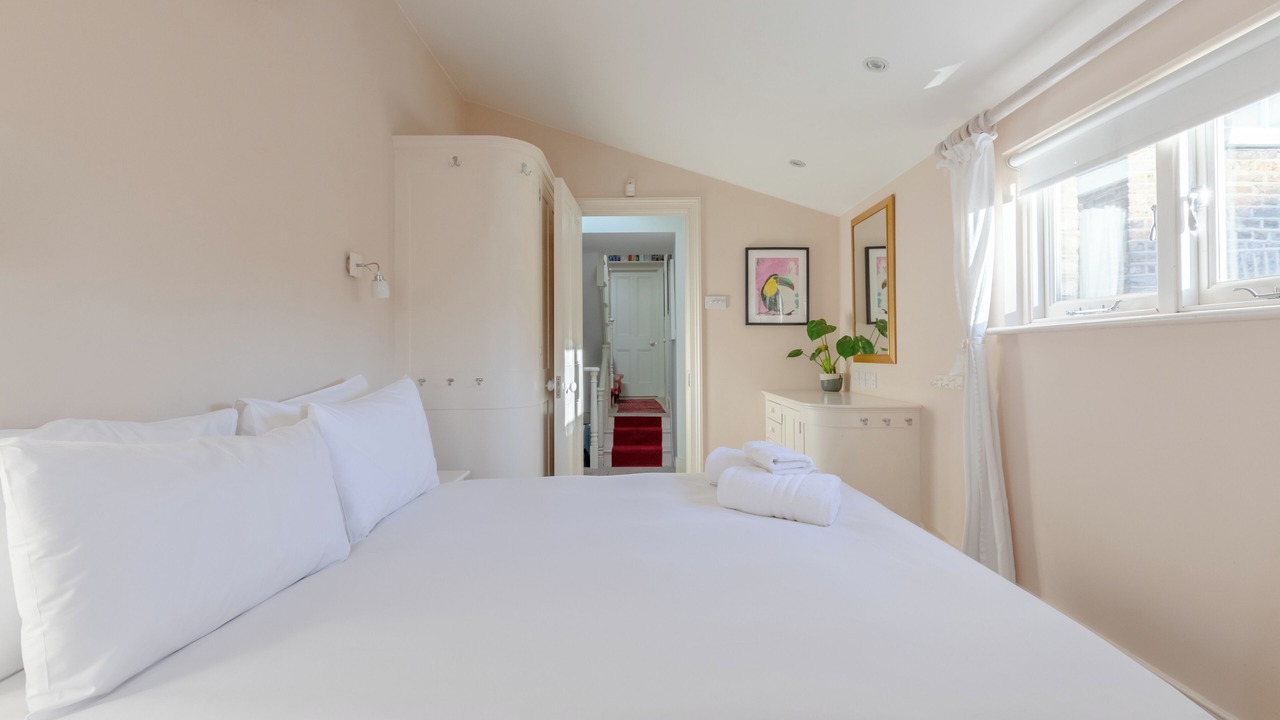 Photo of Bedroom in Ravenscourt Park
