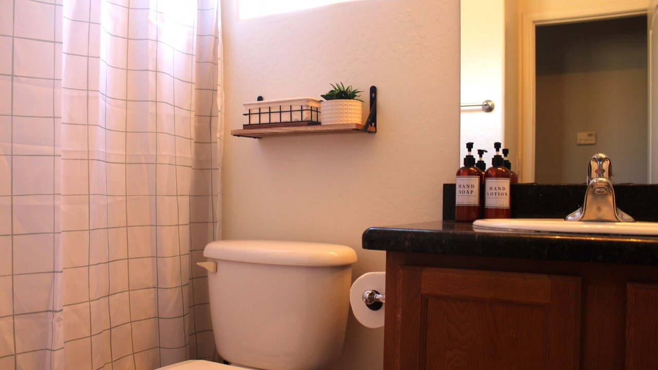 Photo of Bathroom in Arizona City
