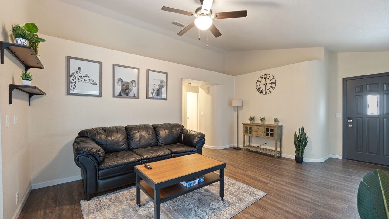 Photo of Livingroom in Southwestern Sacramento