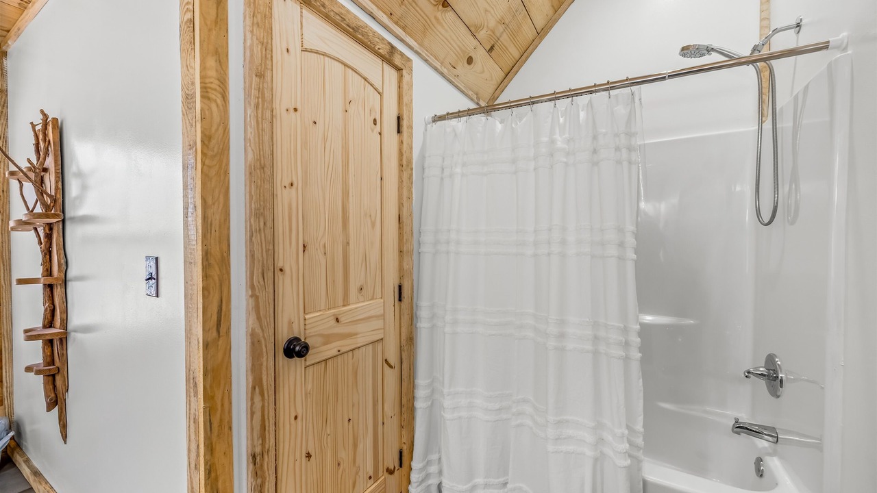 Photo of Bathroom in Rising Fawn