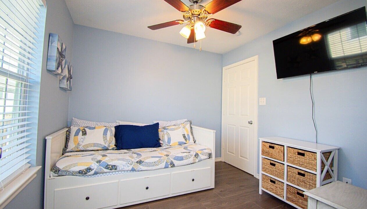 Photo of Bedroom in Pirates Beach