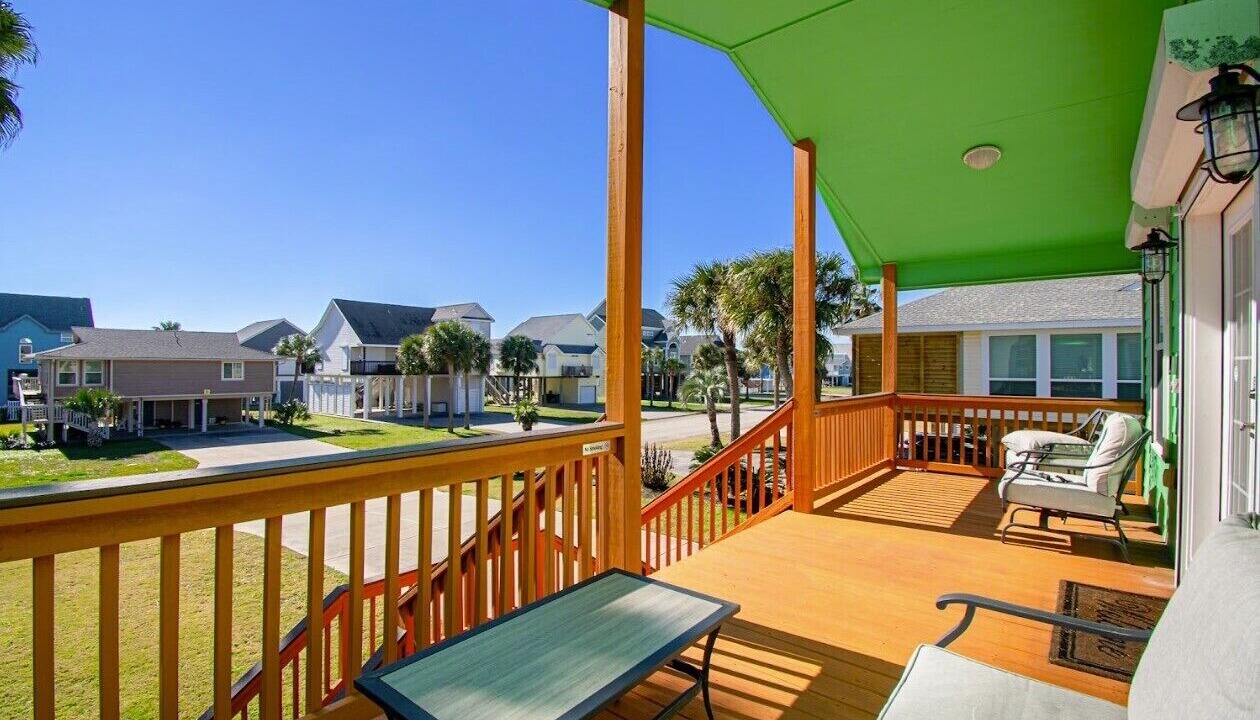 Photo of Patio Balcony in Pirates Beach