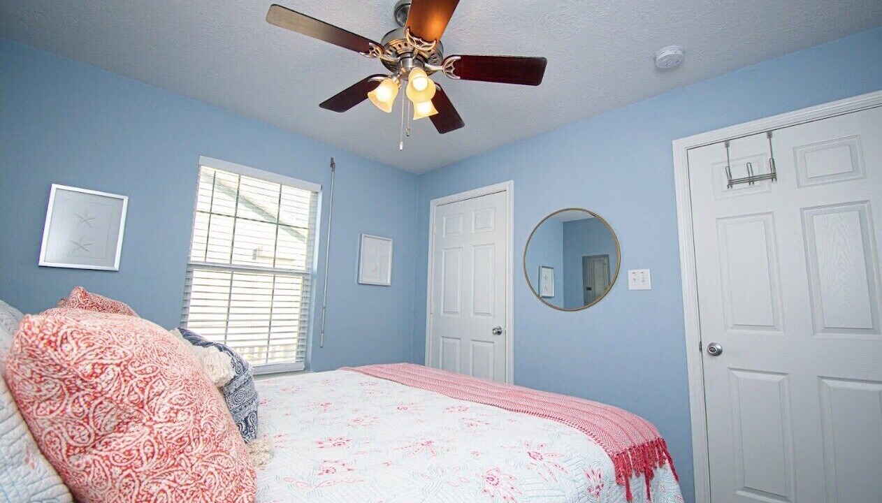 Photo of Bedroom in Pirates Beach