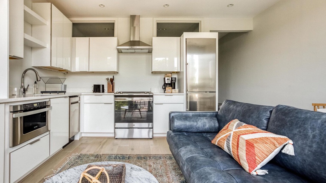 Photo of Livingroom in H Street Corridor