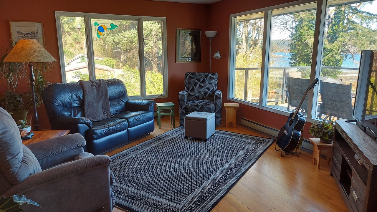 Photo of Livingroom in Heriot Bay