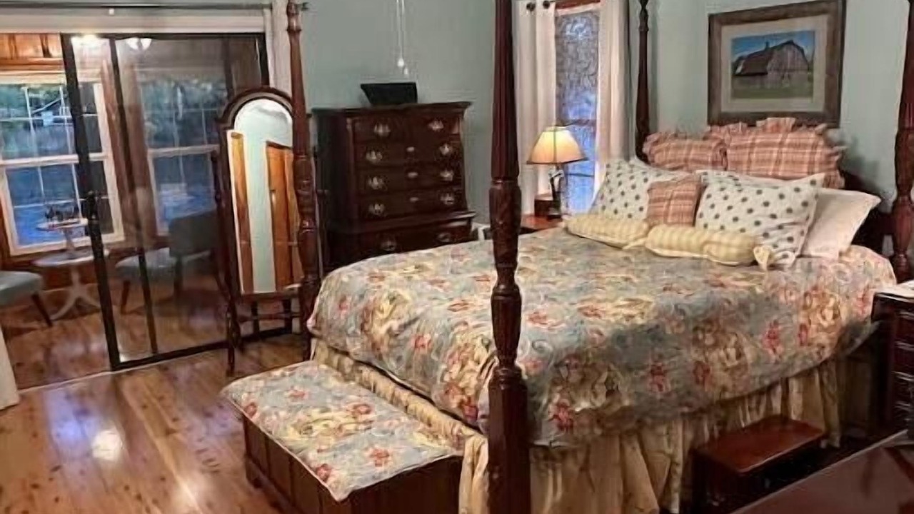 Photo of Bedroom in Irons