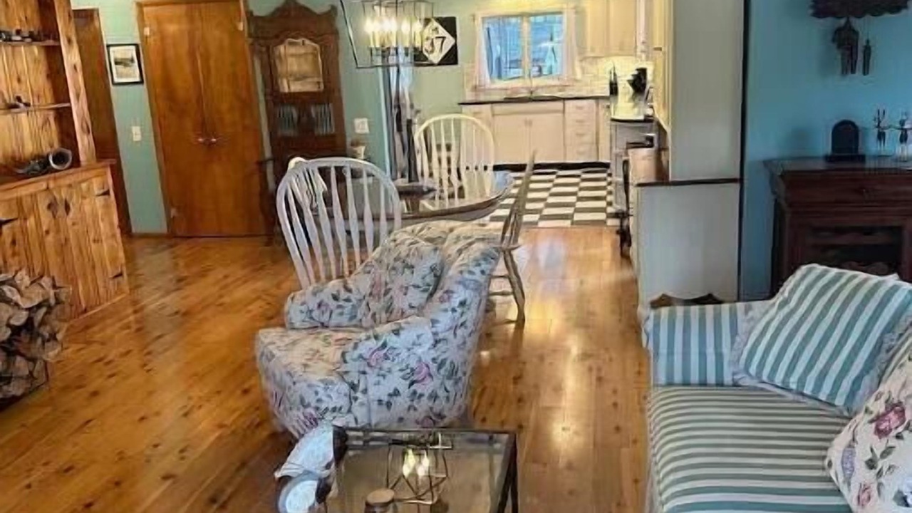 Photo of Livingroom in Irons