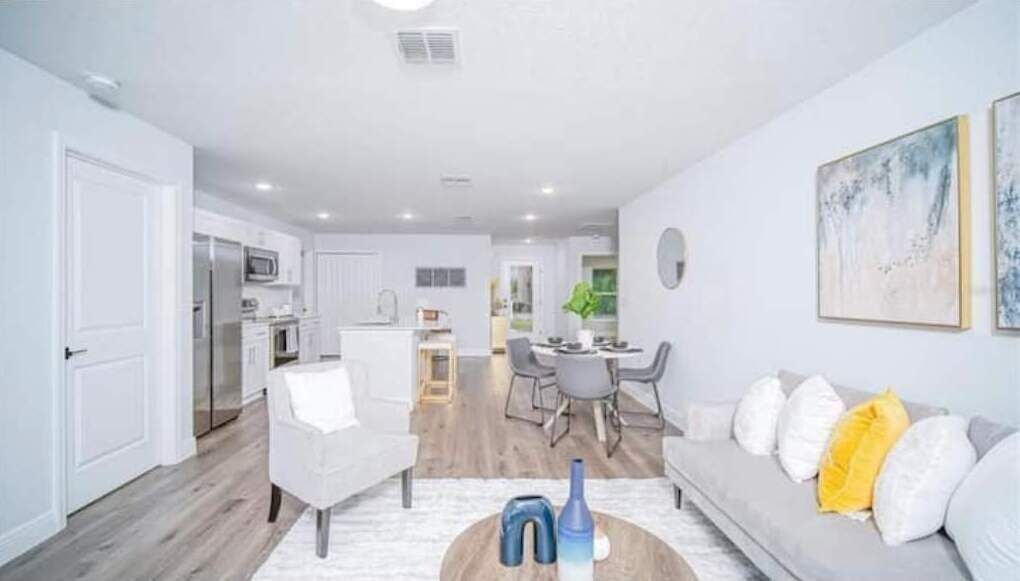Photo of Livingroom in Candler