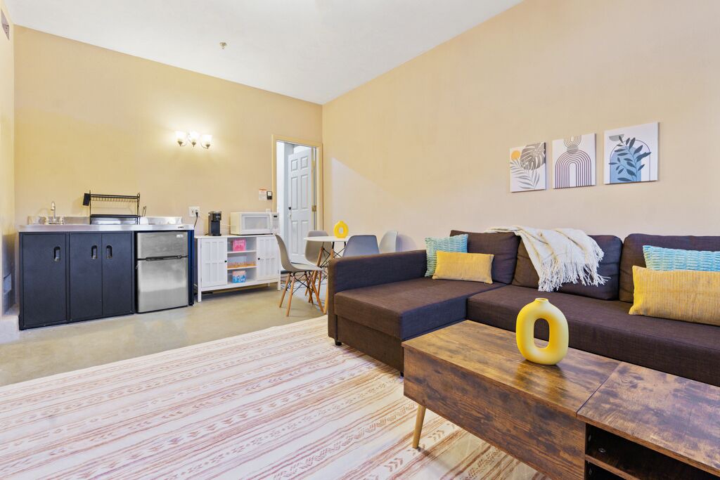 Photo of Livingroom in East Grove