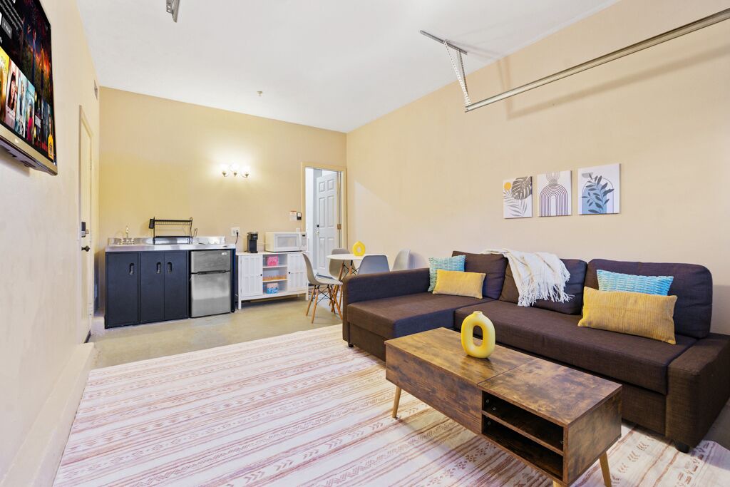 Photo of Livingroom in East Grove