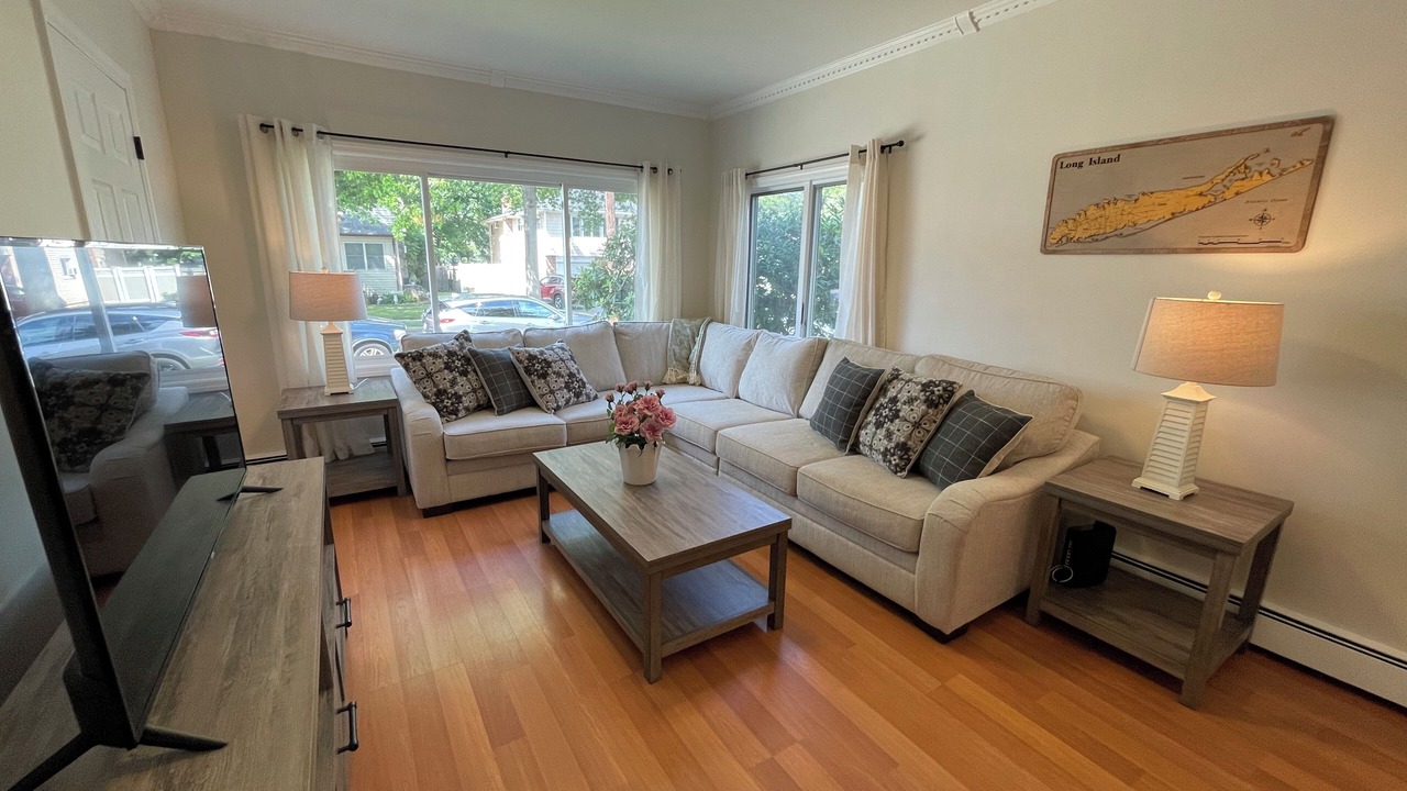 Photo of Livingroom in Farmingdale