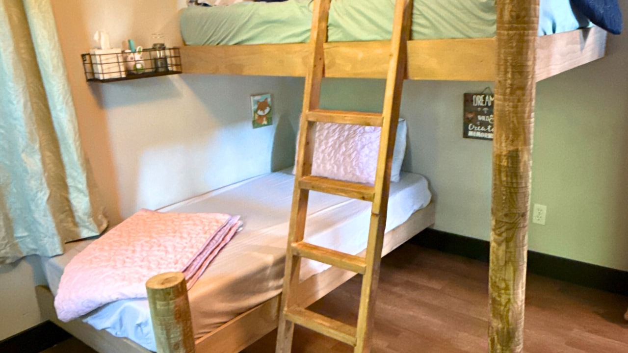 Photo of Bedroom in Roach
