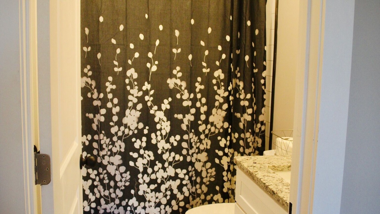 Photo of Bathroom in Toccoa
