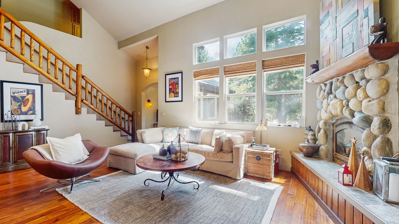 Photo of Livingroom in North Upper Truckee