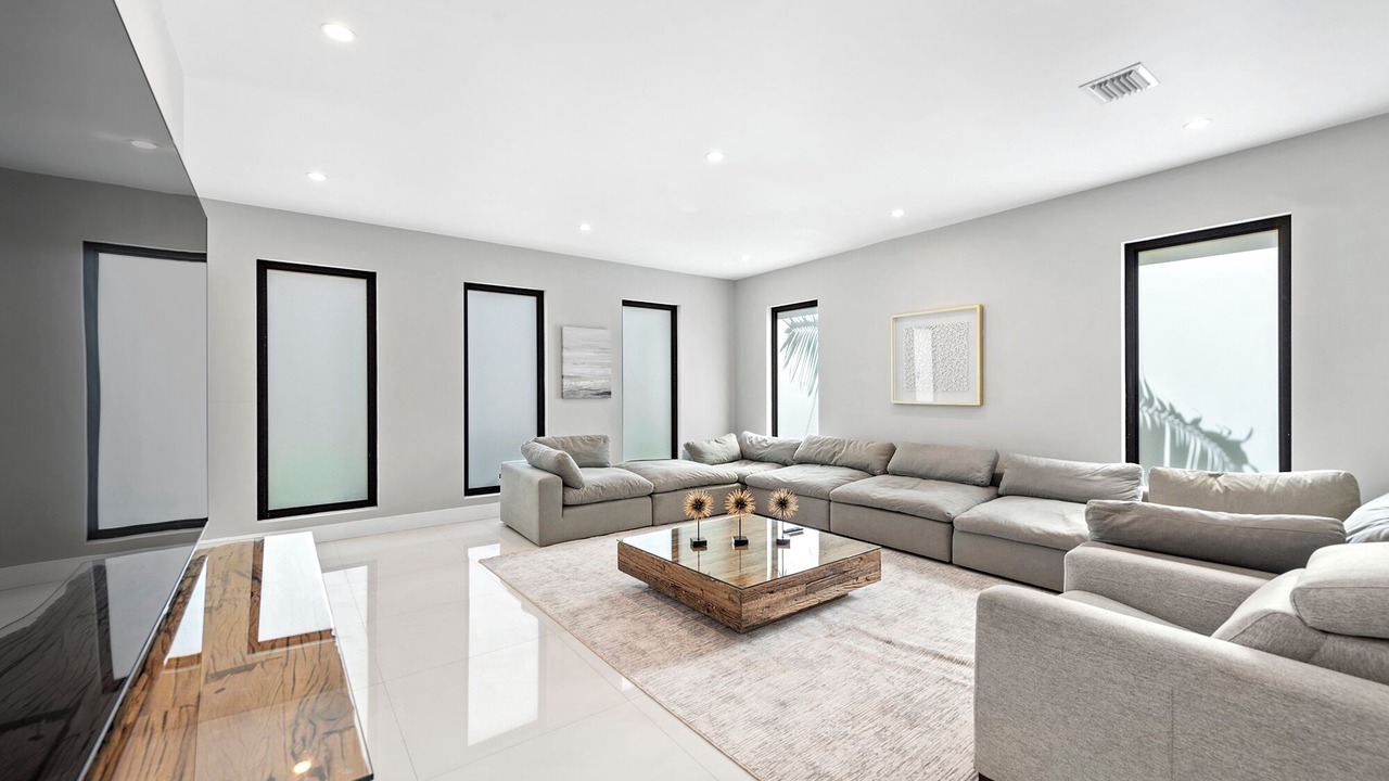 Photo of Livingroom in Ludlam