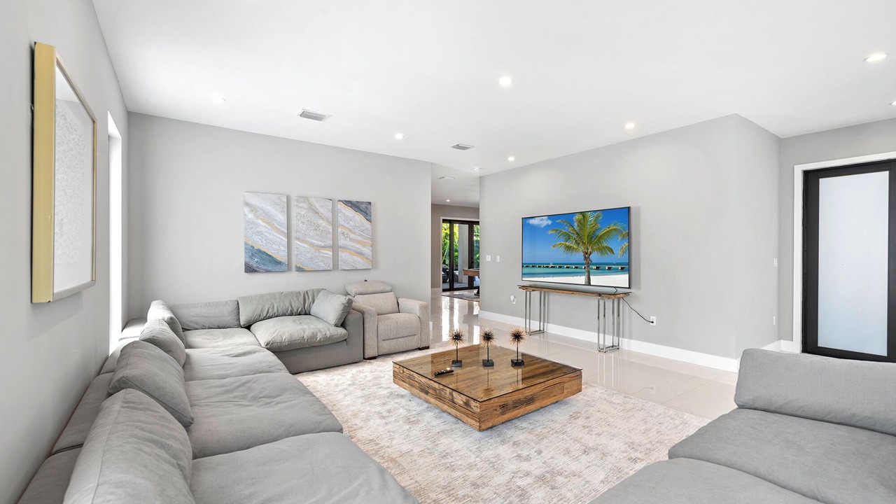 Photo of Livingroom in Ludlam