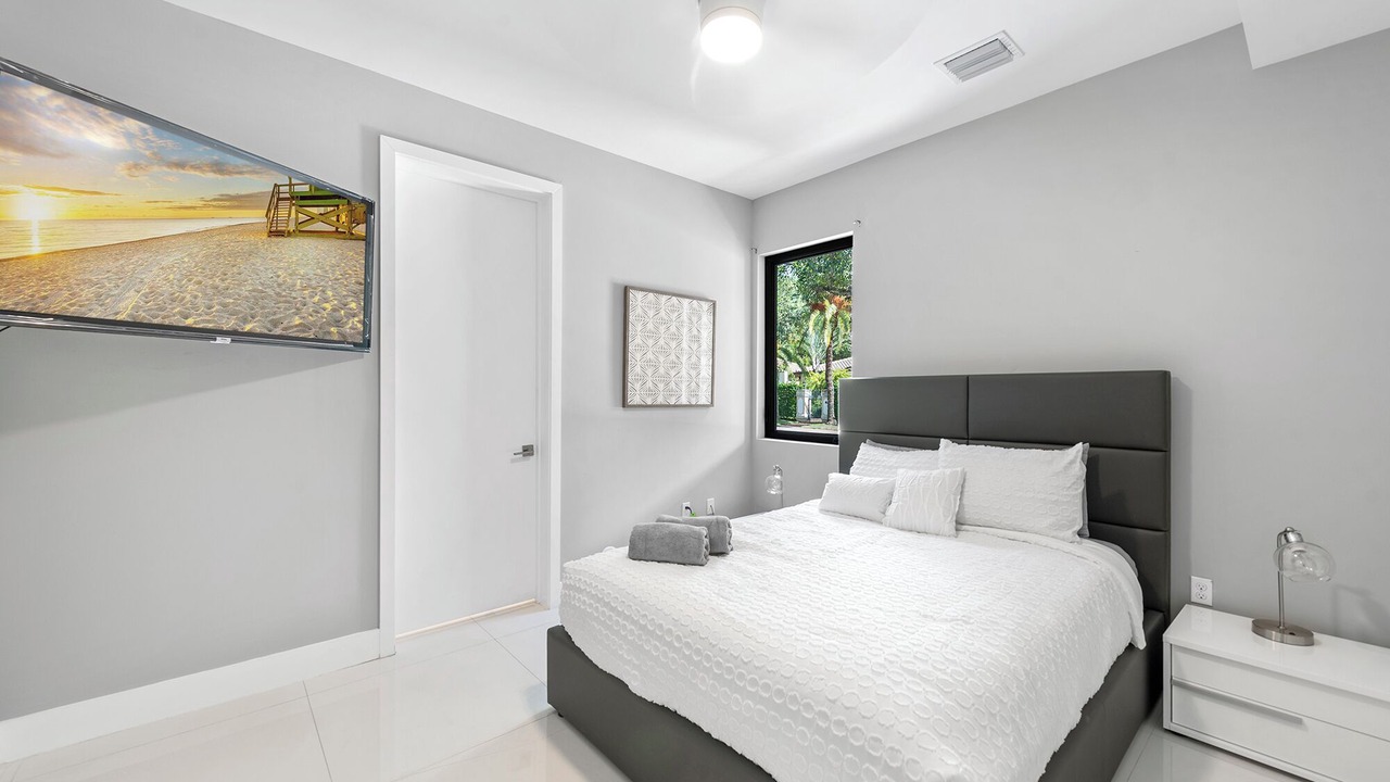 Photo of Bedroom in Ludlam