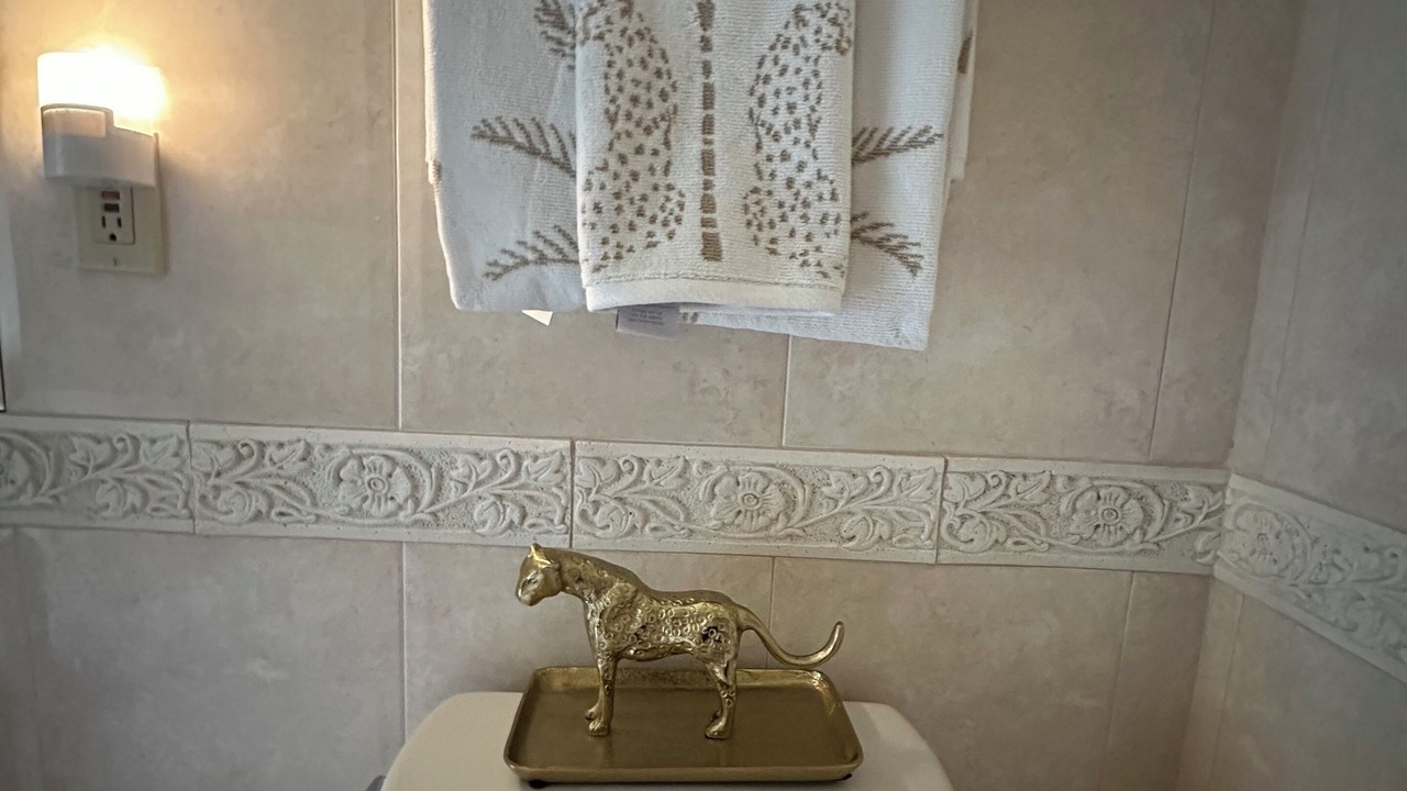 Photo of Bathroom in Head of the Harbor