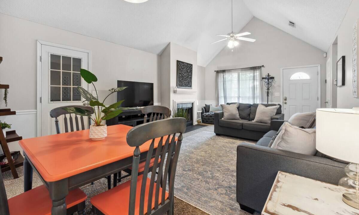 Photo of Livingroom in Warner Robins