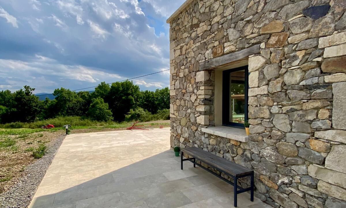 Photo of Patio Balcony in Laragne-Monteglin