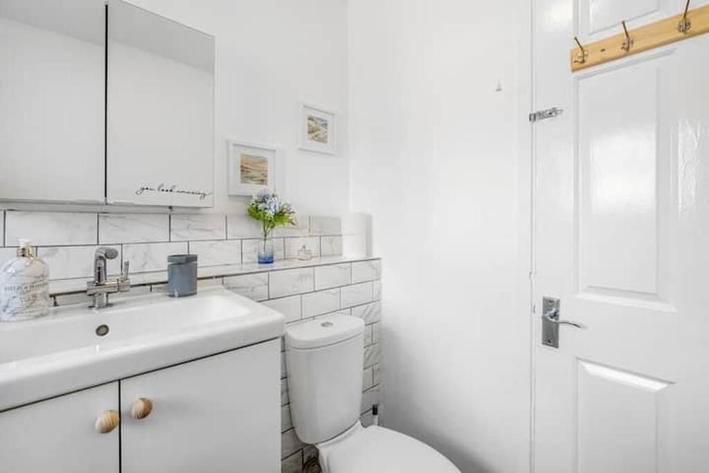Photo of Bathroom in Island Gardens