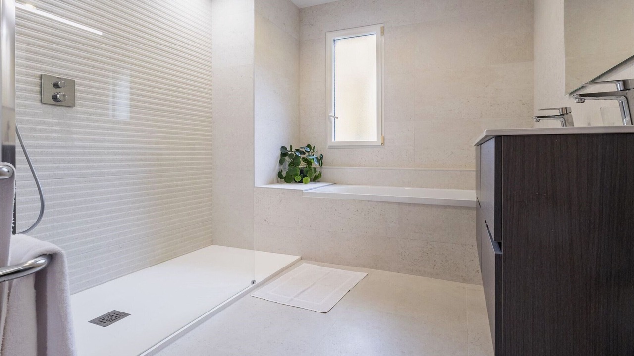 Photo of Bathroom in Nozay
