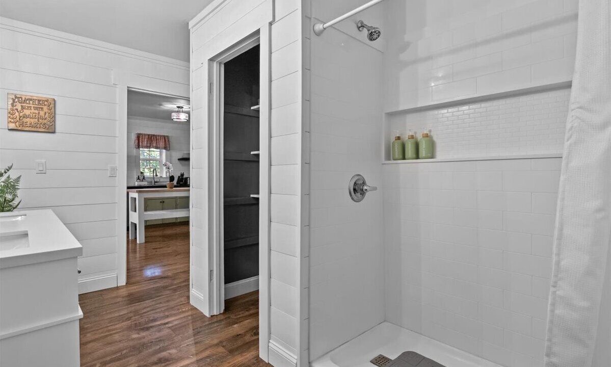 Photo of Bathroom in White Bluff