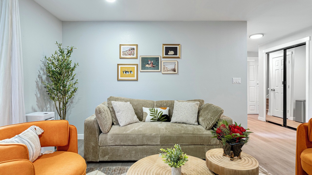 Photo of Livingroom in Education Hill