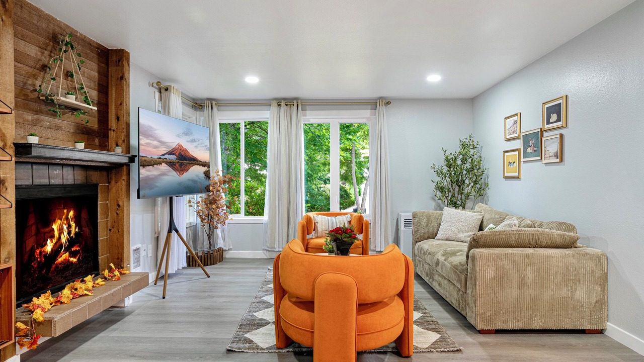 Photo of Livingroom in Education Hill
