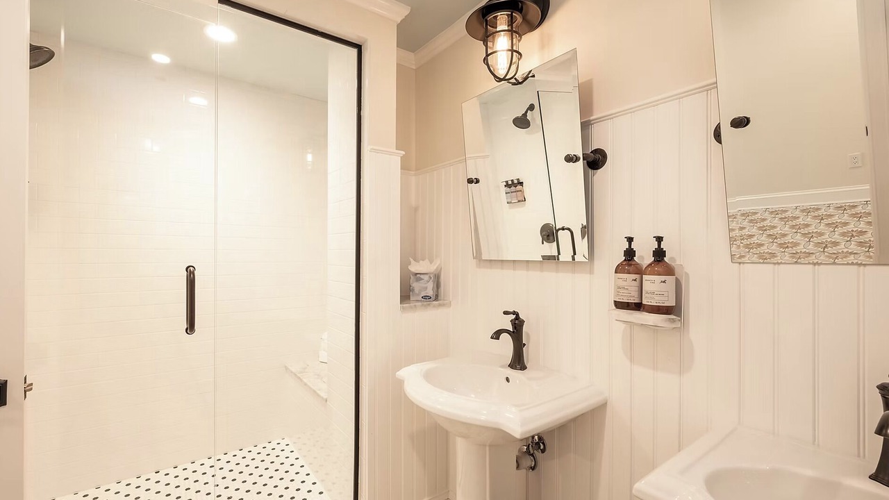 Photo of Bathroom in Marathon