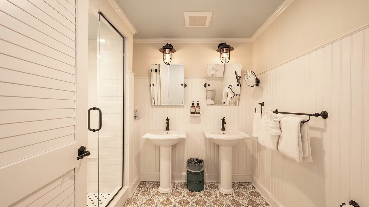 Photo of Bathroom in Marathon