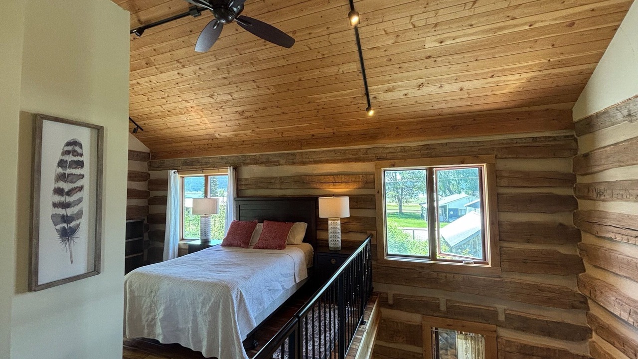 Photo of Bedroom in Alpine Northwest
