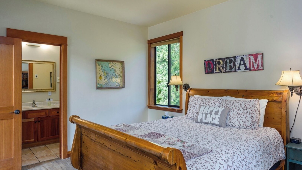 Photo of Bedroom in Deer Harbor