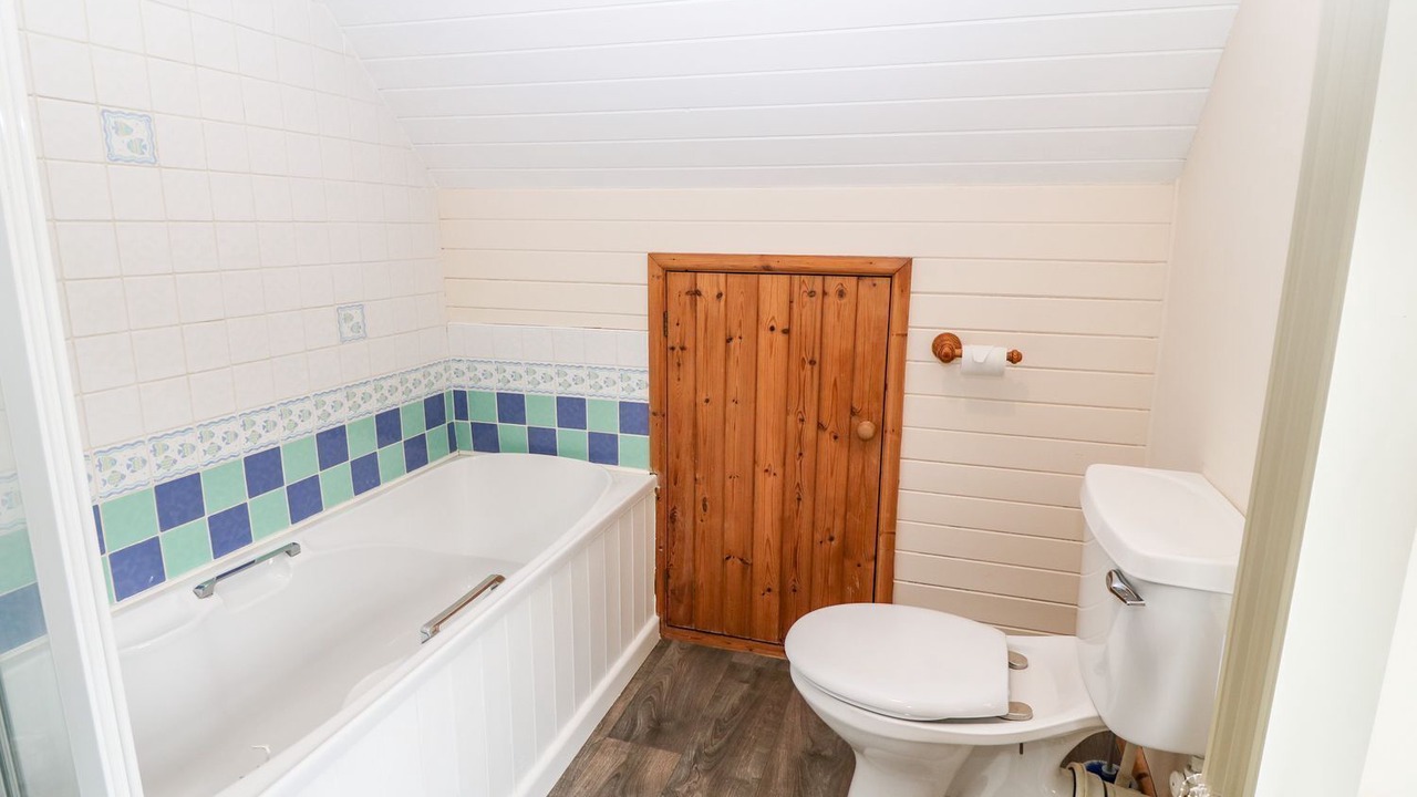 Photo of Bathroom in Llannor