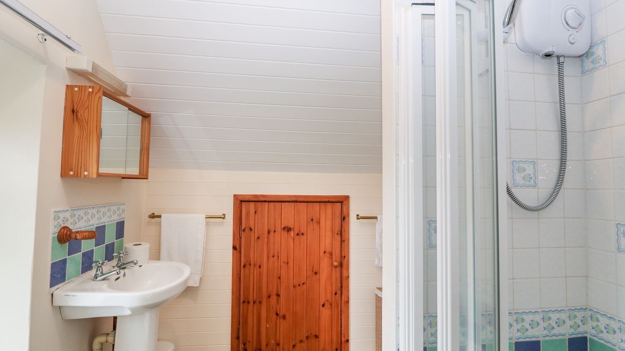Photo of Bathroom in Llannor